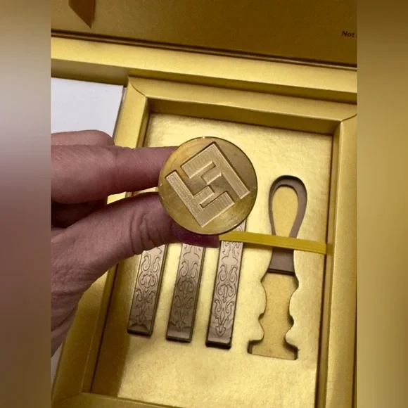 Fendi Cards & Wax Stamp Gift - Picture 1 of 5